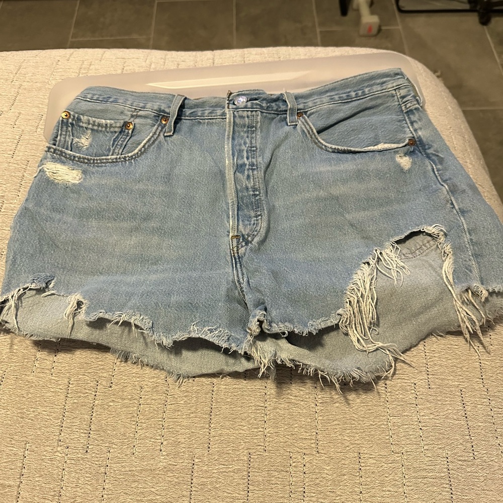Levi’s 501 Destructed High Rise Short Size 32